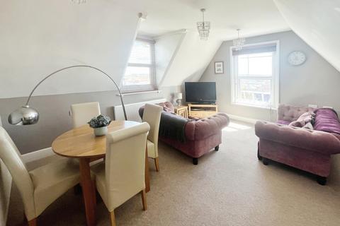 2 bedroom flat to rent, Leed Street, Sandown