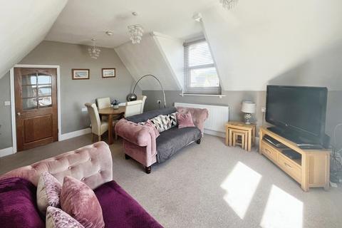 2 bedroom flat to rent, Leed Street, Sandown