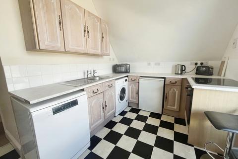 2 bedroom flat to rent, Leed Street, Sandown