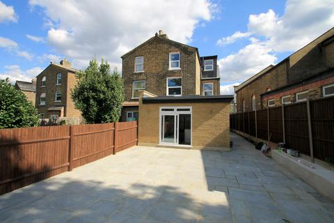 1 bedroom in a house share to rent, Albacore Crescent, Lewisham, SE13