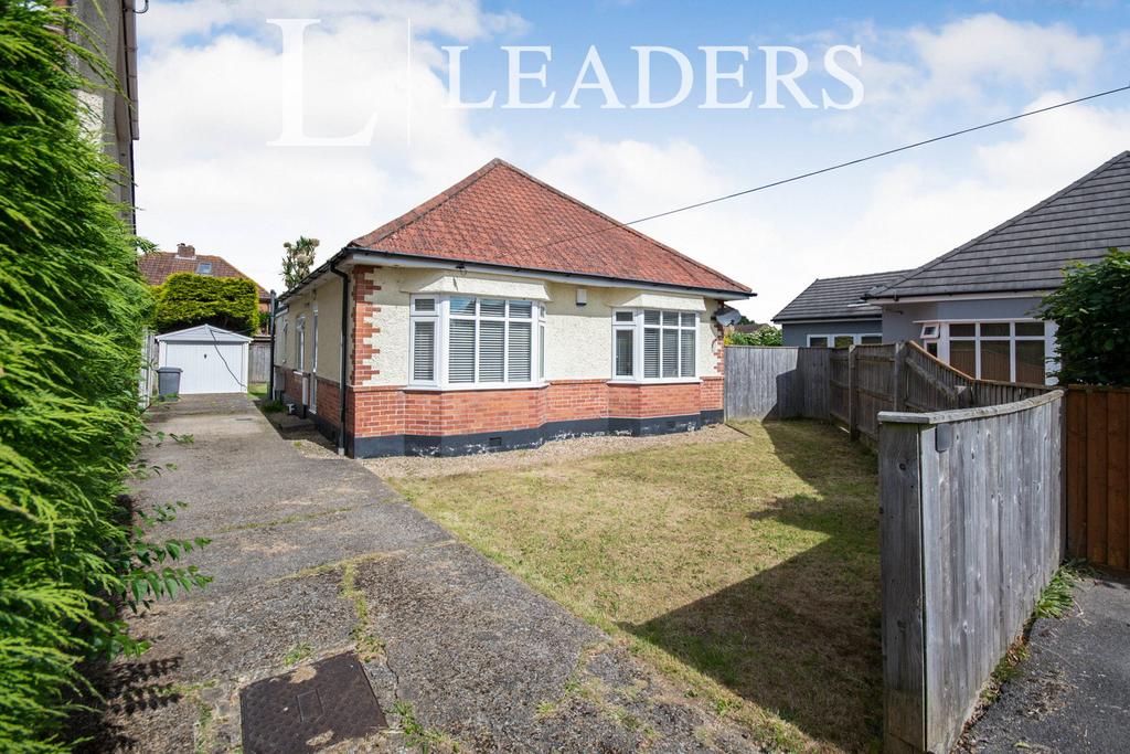 Kinson Grove, Bournemouth 2 bed bungalow £1,450 pcm (£335 pw)