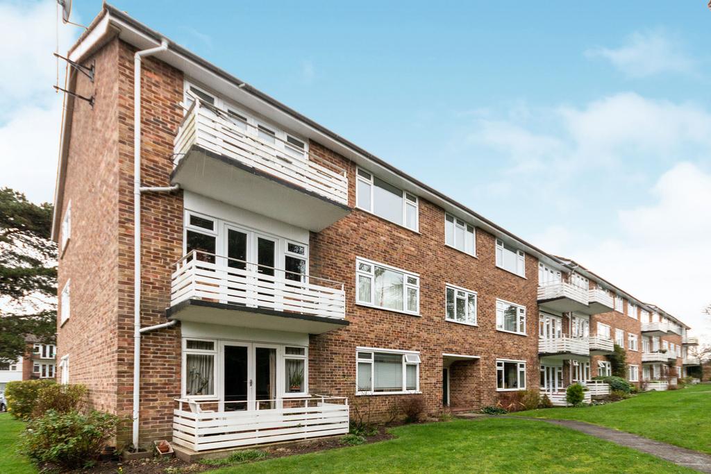 Lindfield Gardens, GU1 2 bed apartment to rent £1,750 pcm (£404 pw)