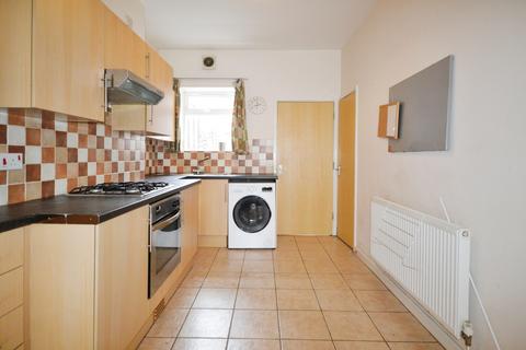 4 bedroom terraced house to rent, Richards Street, Cathays, Cardiff