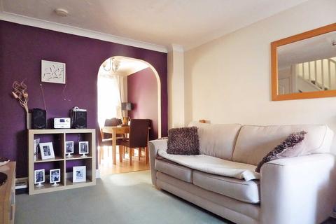 2 bedroom terraced house to rent, Kingsgate, Aylesbury HP19