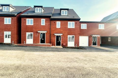 3 bedroom terraced house to rent, Brome Close, Harpole, NN7 4EB