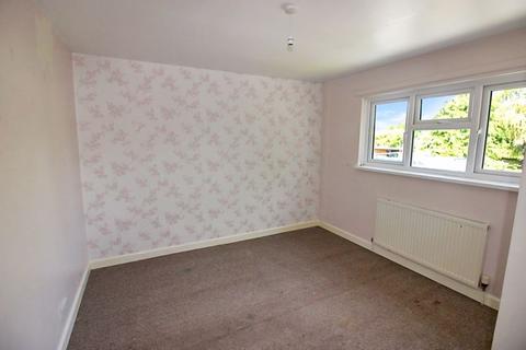 3 bedroom semi-detached house to rent, Klondyke Avenue, Lydney GL15