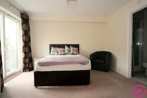 1 bedroom in a house share to rent, Pinewood Drive, Cheltenham GL51