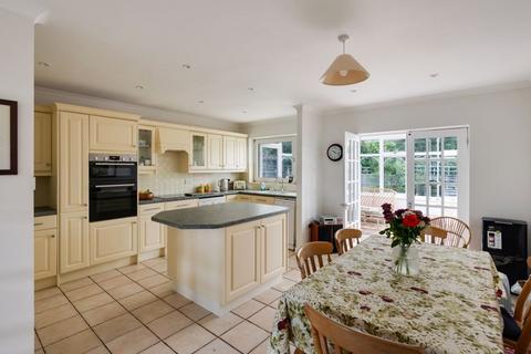 3 bedroom bungalow for sale, Woodland Close, Failand