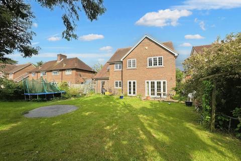 12 Netherne Drive, Coulsdon, CR5 1NQ