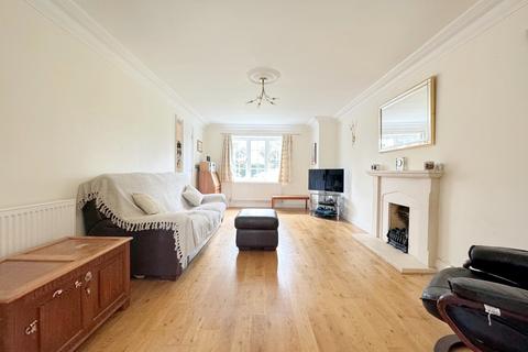 12 Netherne Drive, Coulsdon, CR5 1NQ