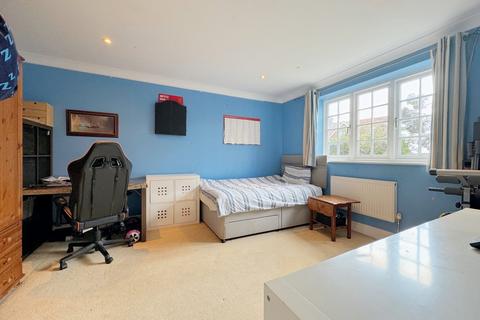 12 Netherne Drive, Coulsdon, CR5 1NQ