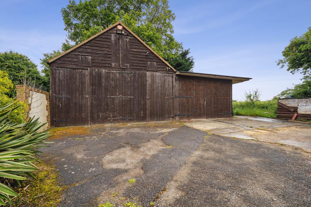 Garage / barn