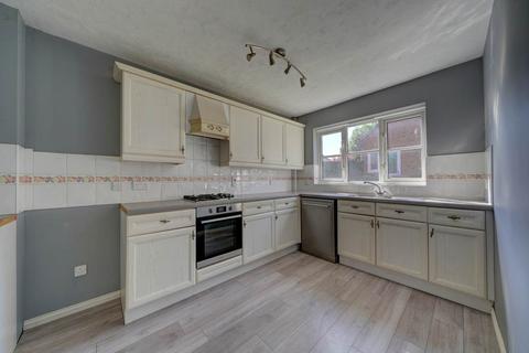 3 bedroom house to rent, Wilberforce Place, Worcester,