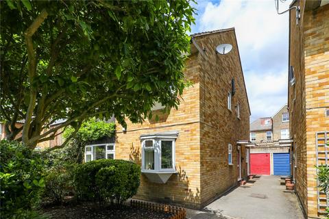 18 Webster Gardens, London, W5 5ND