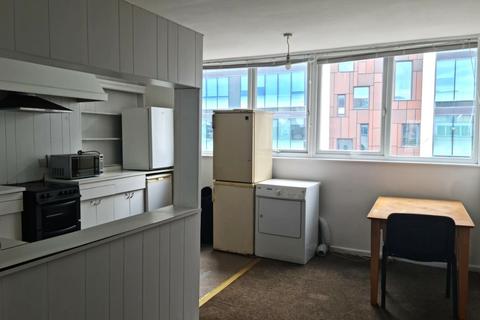 3 bedroom flat to rent, Spacious 3 Bed STUDENT property in Lansdowne