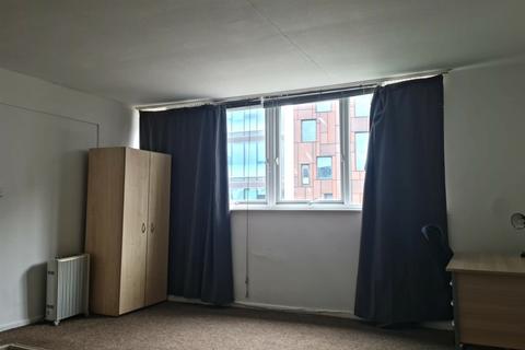 3 bedroom flat to rent, Spacious 3 Bed STUDENT property in Lansdowne