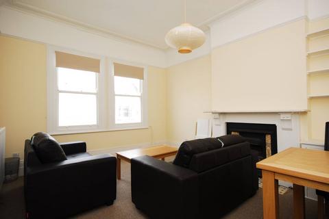 2 bedroom flat to rent, Lavender Gardens, Clapham Common North Side, London, SW11