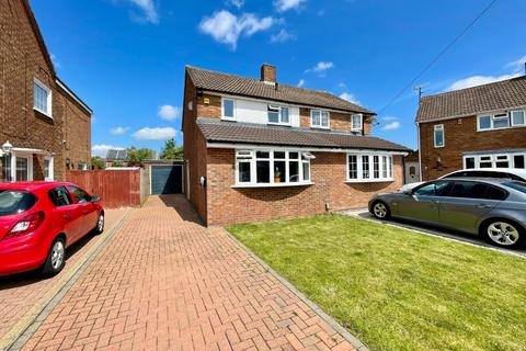 2 bedroom semi-detached house for sale, Newnham Close, Luton, Bedfordshire, LU2 9JN