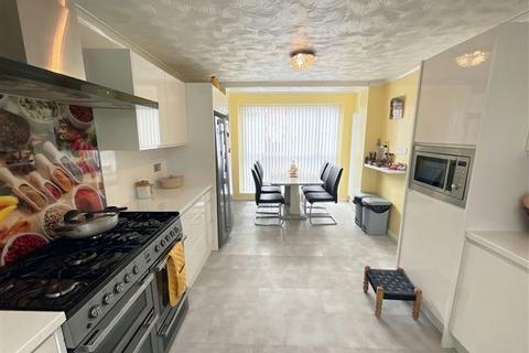 5 bedroom end of terrace house for sale, Eastcroft Way, Westfield, Sheffield, S20 8JN