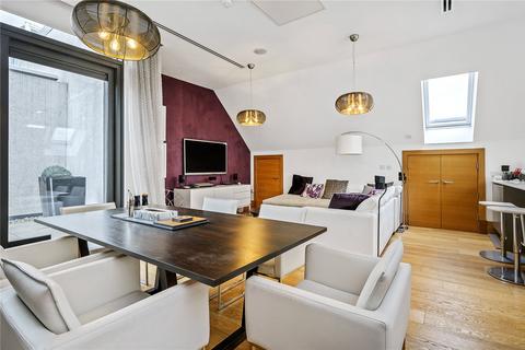 undefined, Leman Street, E1
