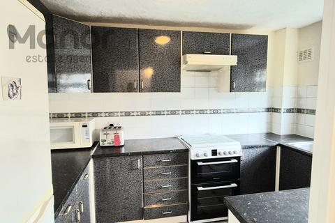 2 bedroom maisonette to rent, The Coppins, Chadwell Avenue, Romford, RM6 4QL