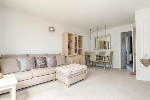 69 Drake Close, Horsham, RH12 5UD