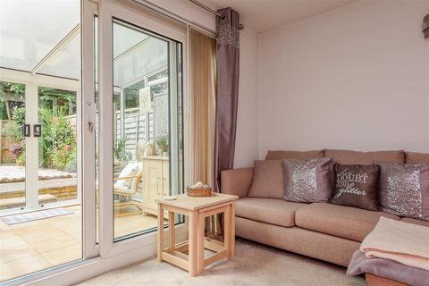 69 Drake Close, Horsham, RH12 5UD