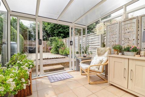 69 Drake Close, Horsham, RH12 5UD