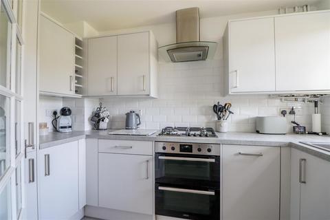 69 Drake Close, Horsham, RH12 5UD