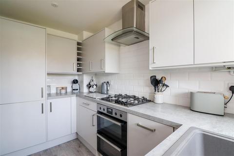 69 Drake Close, Horsham, RH12 5UD