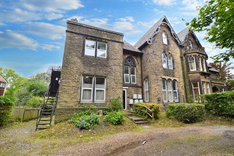 Flat 3, 7 Oak Mount, Bradford, BD8 7BE