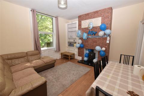 Flat 3, 7 Oak Mount, Bradford, BD8 7BE