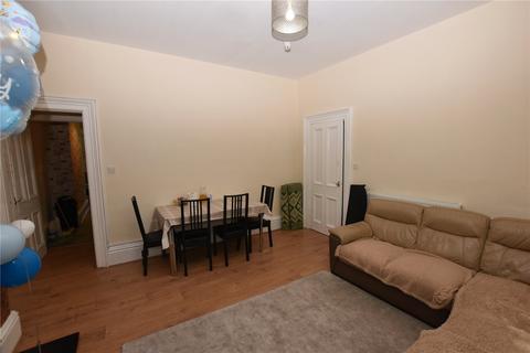 Flat 3, 7 Oak Mount, Bradford, BD8 7BE