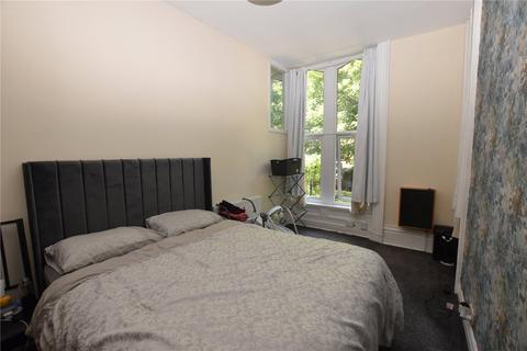 Flat 3, 7 Oak Mount, Bradford, BD8 7BE