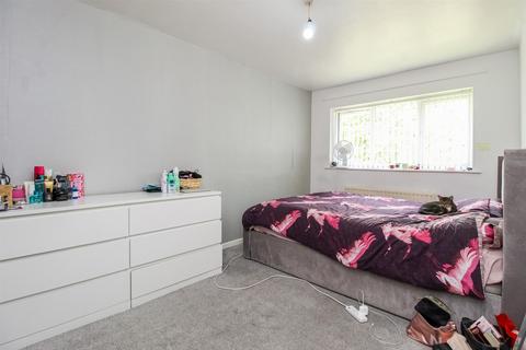 3 bedroom semi-detached house for sale, Barnstone Vale, Wakefield WF1