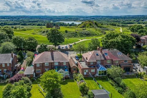 151 Manygates Lane, Wakefield, WF2 7DS