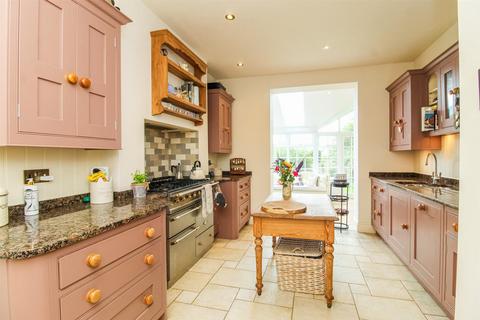 151 Manygates Lane, Wakefield, WF2 7DS