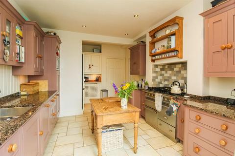 151 Manygates Lane, Wakefield, WF2 7DS