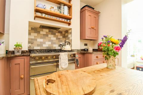 151 Manygates Lane, Wakefield, WF2 7DS