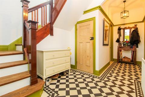 151 Manygates Lane, Wakefield, WF2 7DS