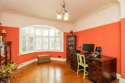 151 Manygates Lane, Wakefield, WF2 7DS
