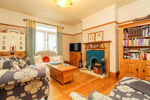 151 Manygates Lane, Wakefield, WF2 7DS