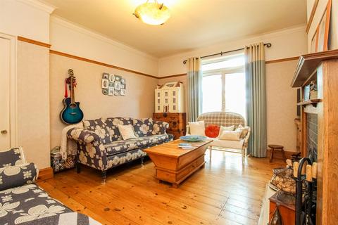 151 Manygates Lane, Wakefield, WF2 7DS