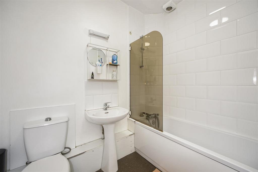 2  Brodie Court  137 Newport Road -005.jpg