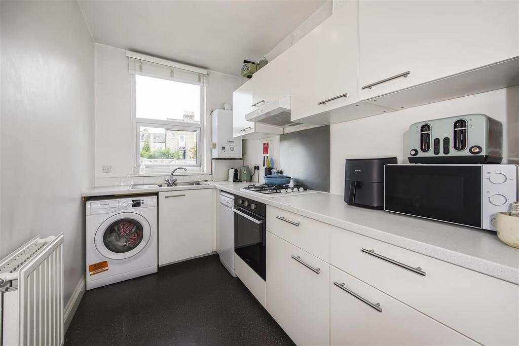 2  Brodie Court  137 Newport Road -004.jpg