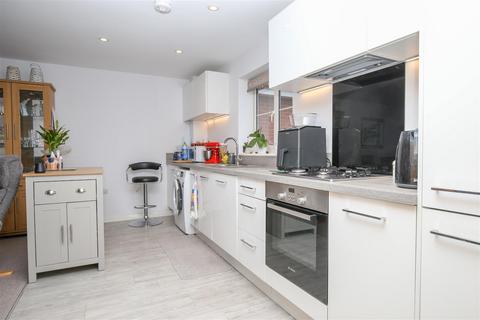 2 bedroom coach house for sale, Isles Quarry Road, Borough Green, Kent