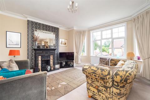 3 bedroom flat for sale, Salisbury Avenue, Cheam, Sutton