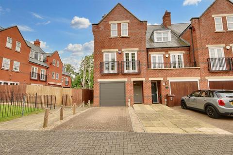 3 bedroom end of terrace house for sale, Azalea Close, St. Albans AL2