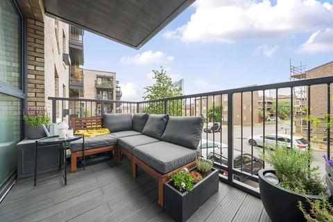 1 bedroom flat for sale, 4 Gullivers Walk, London