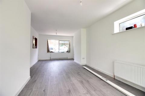 3 bedroom detached house to rent, Bury Green Road, Cheshunt